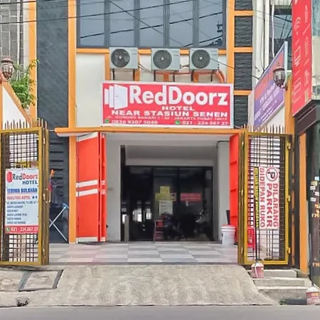 Reddoorz Near Stasiun Senen Hotel